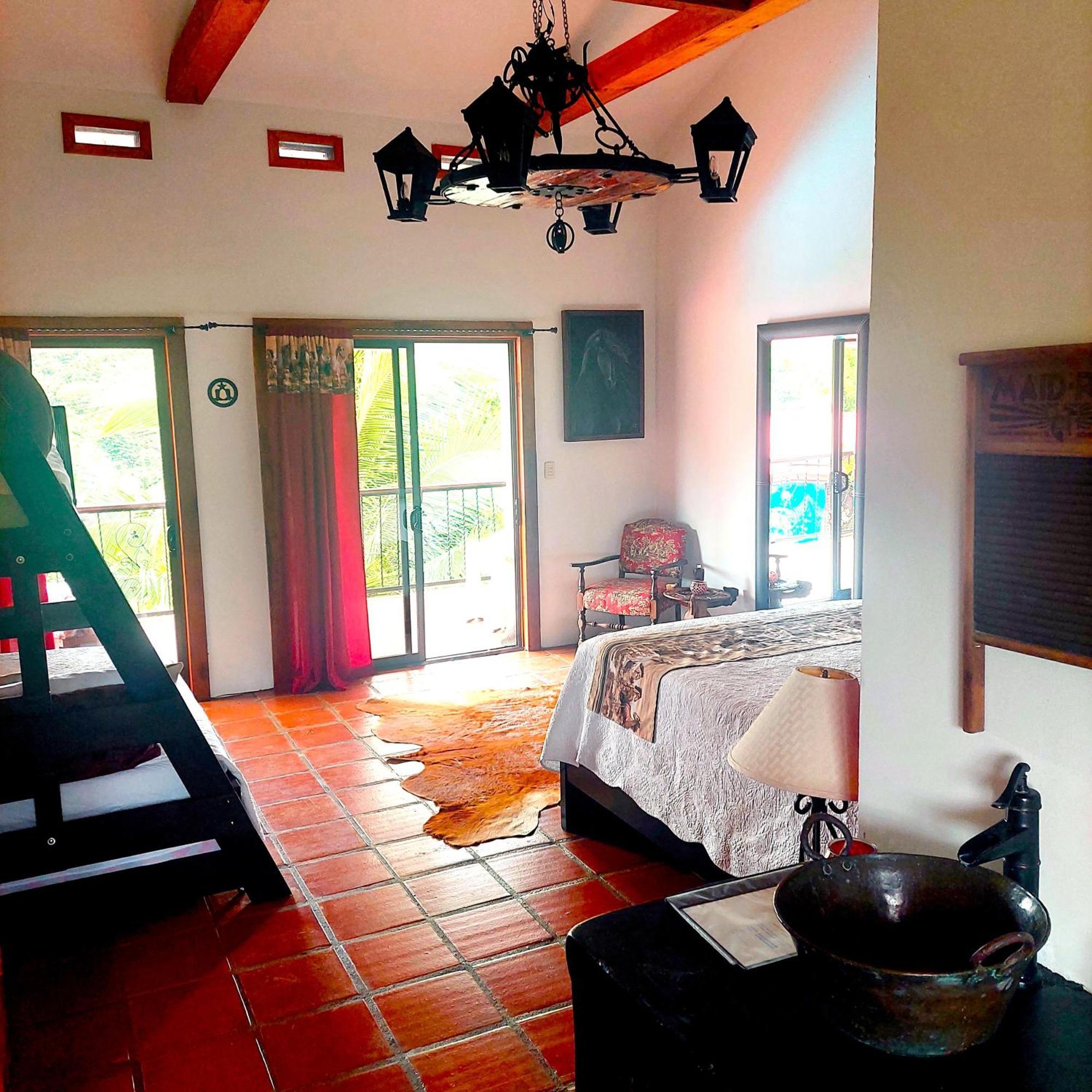 Toucan Lane Hotel And Restaurant Nuevo Arenal Exterior photo